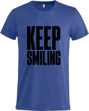 Basic T i kongeblå med sort KEEP SMILING-print – farverig basis-T-shirt med stærk tekst.