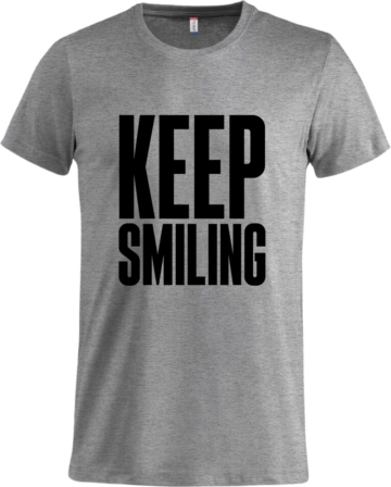Basic T i gråmelange med sort KEEP SMILING-print – neutral og stærk basis-T-shirt.