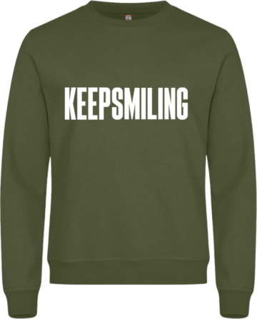 Miami Roundneck sweatshirt i armygrøn med hvidt KEEP SMILING-print – jordnær og cool sweatshirt.