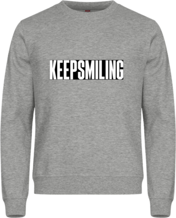 Miami Roundneck i klassisk grå med “KEEPSMILING”-print – hverdagsfavorit med mening.