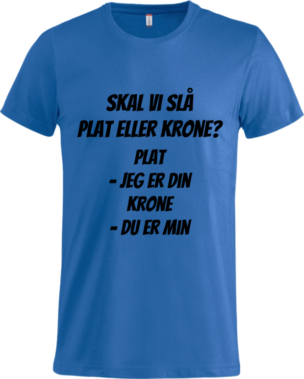 Kongeblå t-shirt med sjov tekst 'Skal vi slå plat eller krone?' – en romantisk idé til Valentinsdag fra Zo24printhouse.