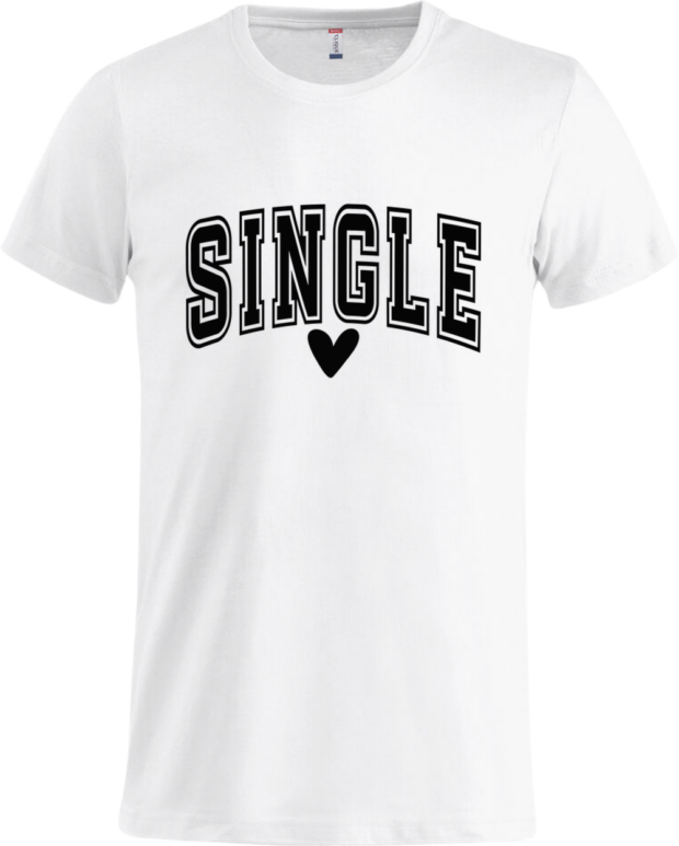 BASIC-T hvid t-shirt med sort 'SINGLE'-print og hjerte, designet til Valentine's Day af Zo24Printhouse.