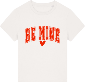 Hvid Stella Muser t-shirt med rød "Be Mine"-tekst og hjerte fra Zo24 Printhouse.
