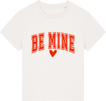 Hvid Stella Muser t-shirt med rød "Be Mine"-tekst og hjerte fra Zo24 Printhouse.
