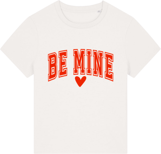 Hvid Stella Muser t-shirt med rød "Be Mine"-tekst og hjerte fra Zo24 Printhouse.