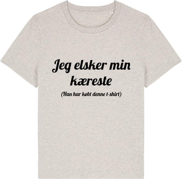Beige t-shirt med teksten 'Jeg elsker min kæreste (Han har købt denne t-shirt)', perfekt som Valentinsgave fra Zo24printhouse.