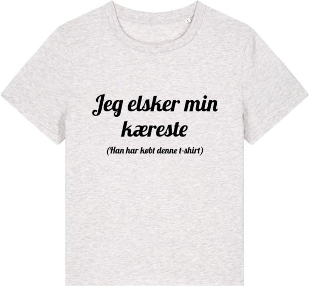 Stella Muser T-shirt i lysegrå med teksten 'Jeg elsker min kæreste (Han har købt denne t-shirt)' – perfekt som Valentinsgave.