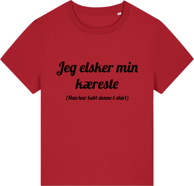 Rød t-shirt med teksten 'Jeg elsker min kæreste (Han har købt denne t-shirt)', perfekt til Valentinsdag og romantiske gaver fra Zo24printhouse.
