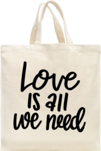Mulepose med teksten 'Love is all we need' i sort skrift, designet til Valentine's Day af Zo24Printhouse.