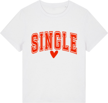Hvid Stella Muser T-shirt fra Zo24Printhouse med teksten 'SINGLE' i rødt og et hjerte – en enkel og trendy stil.