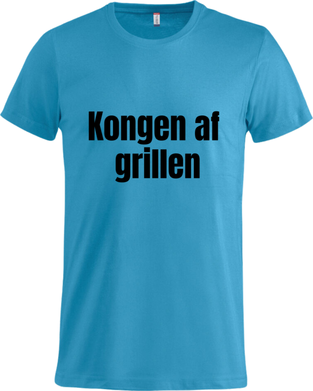Blå Basic T-shirt med teksten "Kongen af grillen" i sort, ideel til enhver grillmester.