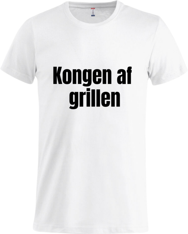 Hvid Basic T-shirt fra Zo24 Printhouse med teksten "Kongen af grillen".