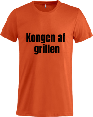 Orange Basic T-shirt fra Zo24 Printhouse med teksten "Kongen af grillen".